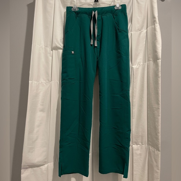 Figs Woman’s Kade Cargo Pants in Hunter Green Size S - Picture 2 of 7